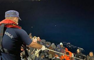 Yunanistan’ın geri ittiği 48 düzensiz göçmen...
