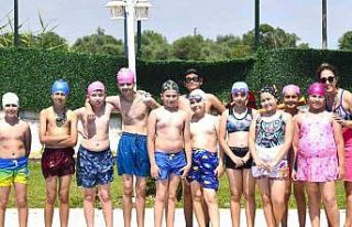 Yunusemreli minikler havuzla buluştu