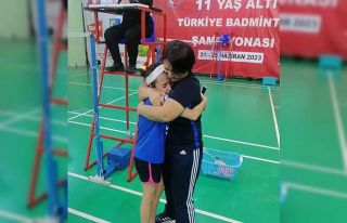 Yunusemreli Zeren badmintonda Türkiye üçüncüsü...