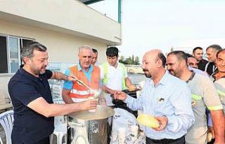 Yüreğir Belediye Başkanı Kocaispir, işçilerle...