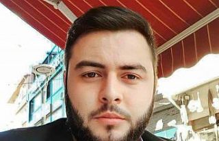 Yuvarlanan tomruk yüklü kamyondan atlayan sürücü...