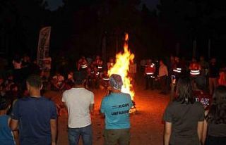 Yüzlerce aile geceyi ormanda geçirdi