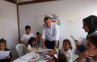 Zeytinburnu Belediyesinden çocuklara karne hediyesi