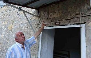 136 yıllık cami zamana direniyor