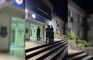 13 yıl hapis cezası ile aranan şüpheli jandarmaya...