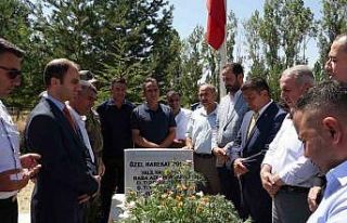 15 Temmuz Şehidi Halil Hamuryen, mezarı başında...