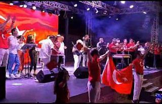 15 Temmuz’u yerli ve yabancı turistlerle kutladılar