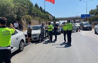 16 araç birbirine girdi: 1’i polis 2 kişi yaralandı