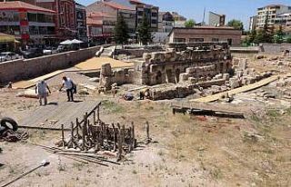 2 bin yıllık Roma Hamamı kapılarını ziyaretçilerine...