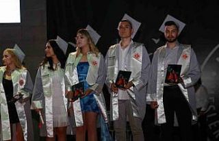 35 programdan bine yakın öğrenci kep attı