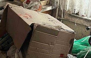 40 ton atık çıkarılan evde yeniden çöp birikiyor