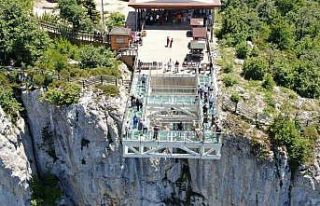 450 metre yükseklikteki kanyon üzerindeki cam teras...