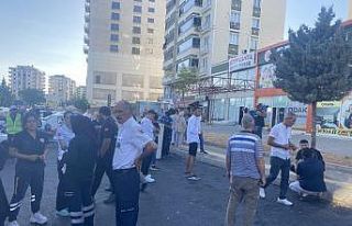 4 katlı binanın çatısından düşen 5 yaşındaki...