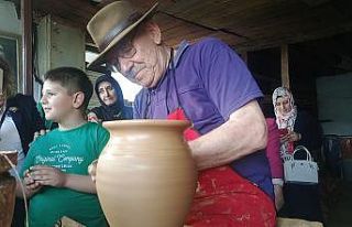 68 yılını çömlekçiliğe adadı