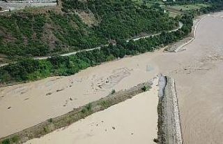 6 köyü ilçeye bağlayan yol çöktü