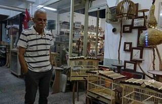 70 yaşında ahşap oyma sanatını yaşatmaya çalışıyor