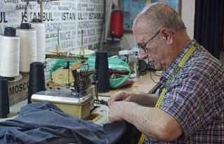 80 yaşındaki İbrahim Usta, terzilik mesleğini...