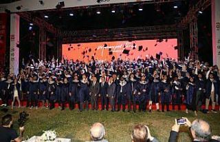 Abdullah Gül Üniversitesi’nde Mezuniyet Sevinci