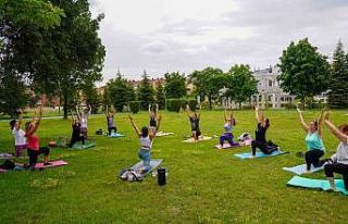 Açık havada yoga keyfi