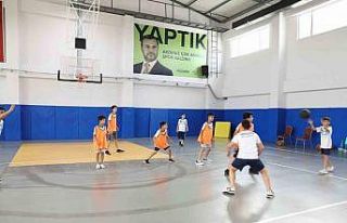 Adana Yüreğir yaz spor okulları 9 bin 200 çocuğa...