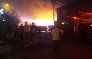 Adana’da oduncu dükkanında yangın