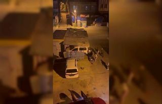 Adana’da sokak ortasında tartışmada silahlar...