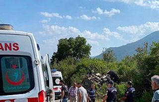 Adana’da traktör devrildi: 1’i ağır 2 yaralı