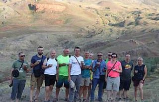 Ağrı Dağı’nda zirve yapan turistler, aşure...