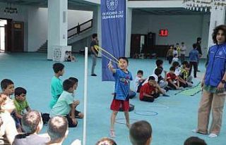 Ağrılı öğrenciler hem Kur’an öğreniyor hem...