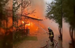 Ahır alev alev yandı