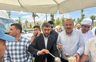 Ak Parti Erzurum İl Teşkilatı aşure dağıttı