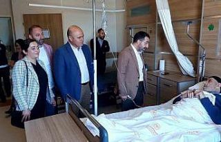 AK Parti Kars Milletvekili Çalkın, bayramda hastaları...