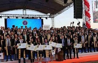 Akdeniz Üniversitesinde mezuniyet heyecanı