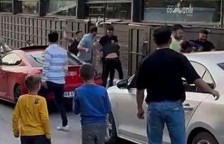 Aksaray’da taşlı yumruklu kavga kameraya yansıdı