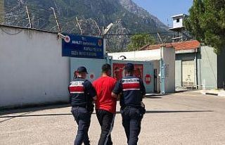 Alaşehir ve Turgutlu’da hapis cezası bulunan 2...