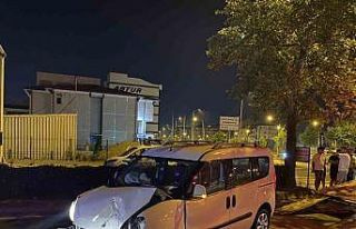 Alkollü sürücü emniyetin PTS direğine çarptı:...