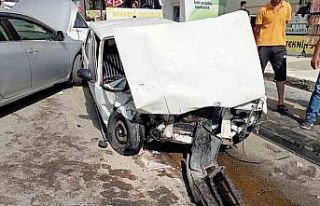 Alkollü sürücü park halindeki araçlara daldı:...