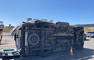 Ankara’da ambulans devrildi: 4 yaralı