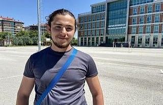 Annesinin 28 Şubat sürecinde atıldığı fakültede...