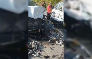 Antalya’da kamyonetle otomobil çarpıştı: 1 ölü,...