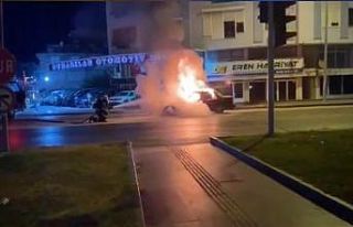 Antalya’da seyir halindeki araç alev alev yandı