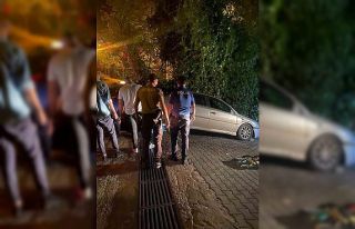 Araç içerisinde sıkışarak yaralandı
