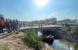 Araç sulama kanalına düştü, 3 kişi yaralandı
