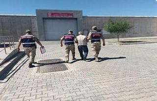 Arama kararı bulunan 3 kişi JASAT dedektifleri tarafından...