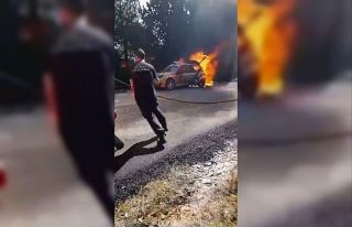 Arıza yapan yarış otomobili alev topuna döndü