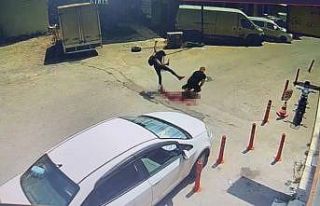 Arkadaşına sokak ortasında dehşeti yaşattı ,o...