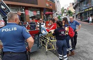 Arkadaşları darp etti, 4. katın balkonundan 3....