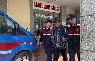 Arnavutköy’de İETT duraklarının camlarını...