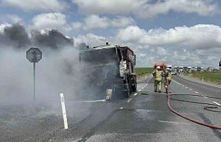 Arnavutköy’de yol bakım aracı alev alev yandı:...