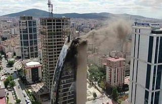 Ataşehir’de yanan 17 katlı iş merkezi havadan...